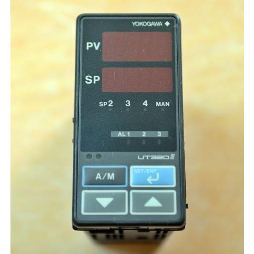 YOKOGAWA UT320-01 Temperature Controller UT320 01 横河 商品画像